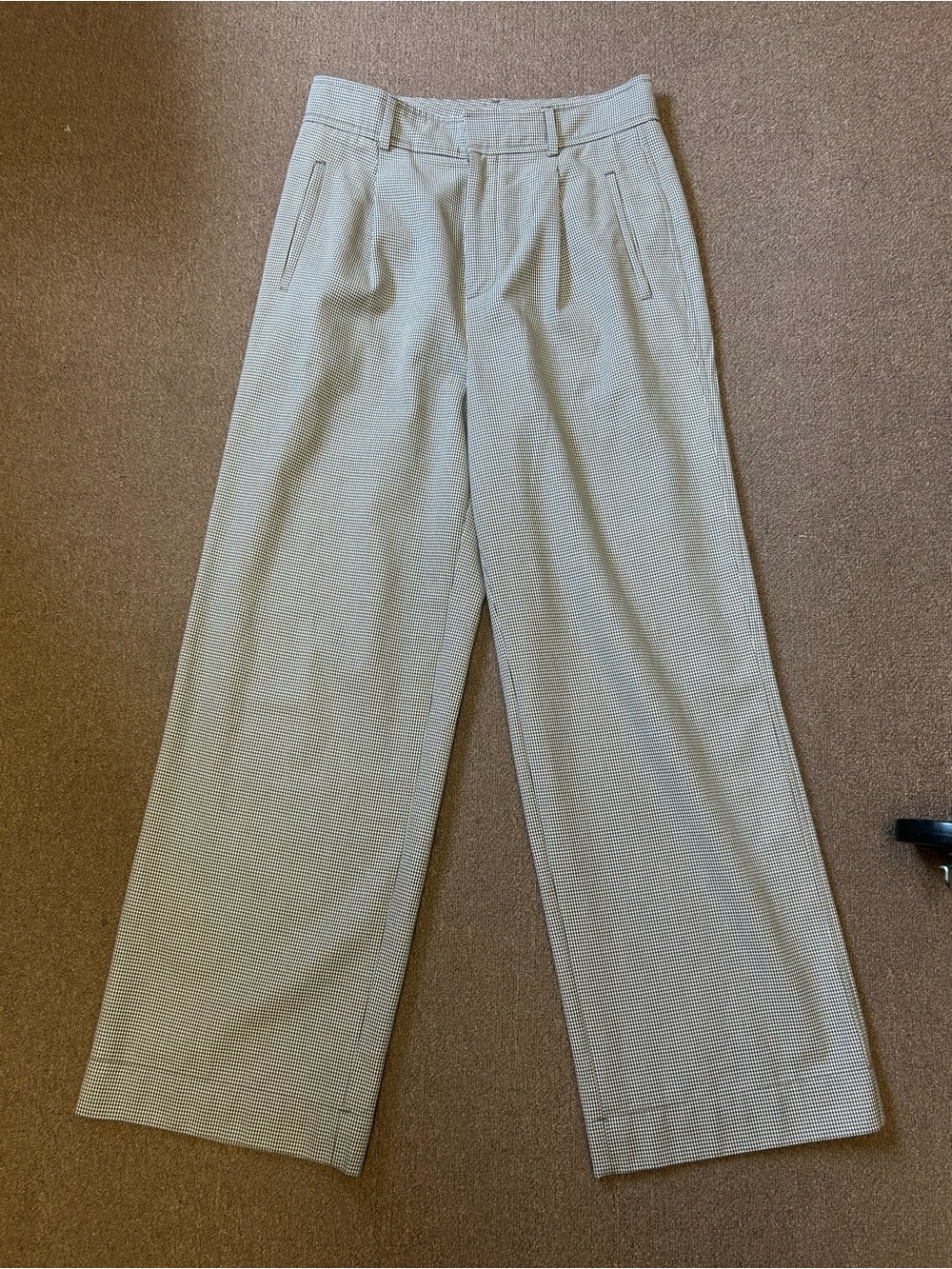 Everlane Wide-Leg Pants in Gray & White Houndstooth
